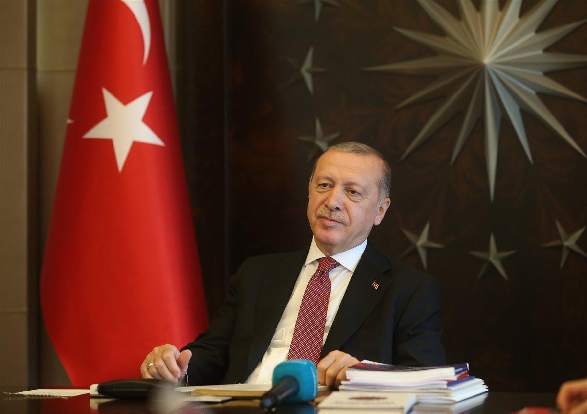 Cumhurbaşkanı Erdoğan, yardım yapılan ailelerle görüştü