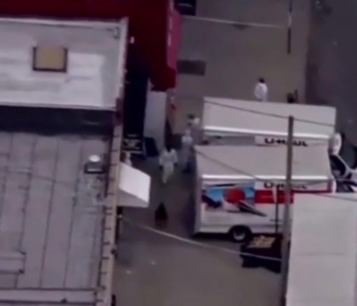 New York'ta 2 kamyonette 100 cenaze çıktı