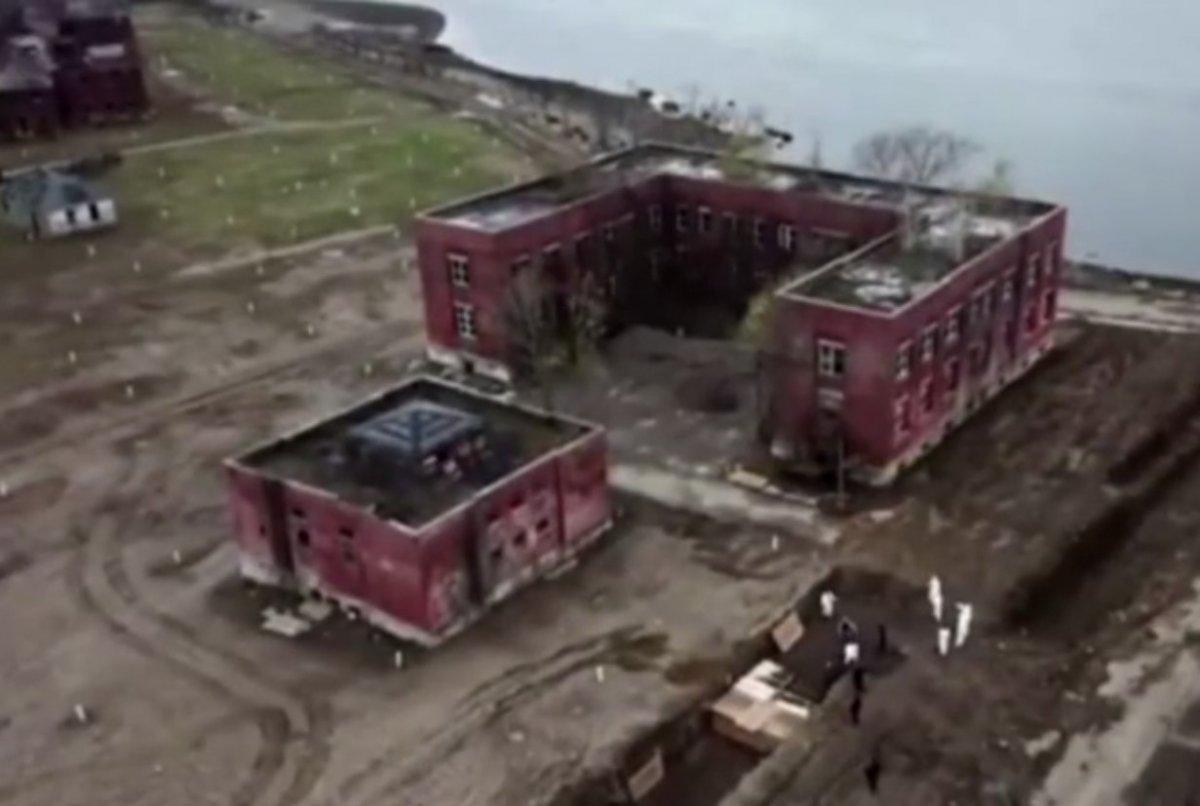 New York'ta 2 kamyonette 100 cenaze çıktı