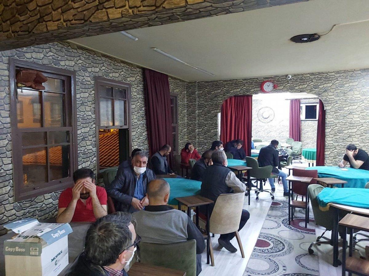 Kumarhane baskınında saklandıkları yerler şaşkına çevirdi