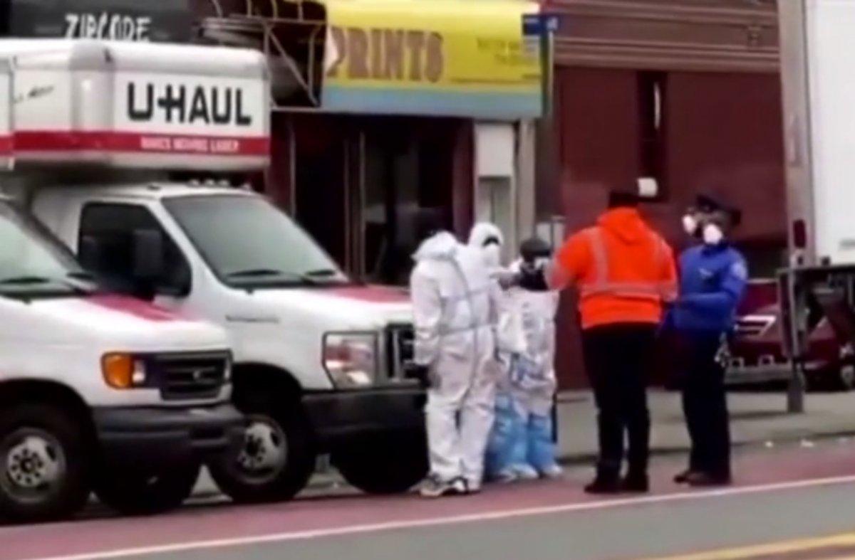 New York'ta 2 kamyonette 100 cenaze çıktı