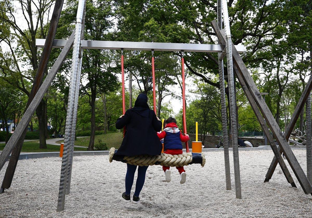 Almanya'da koronavirüs önlemleri gevşetiliyor