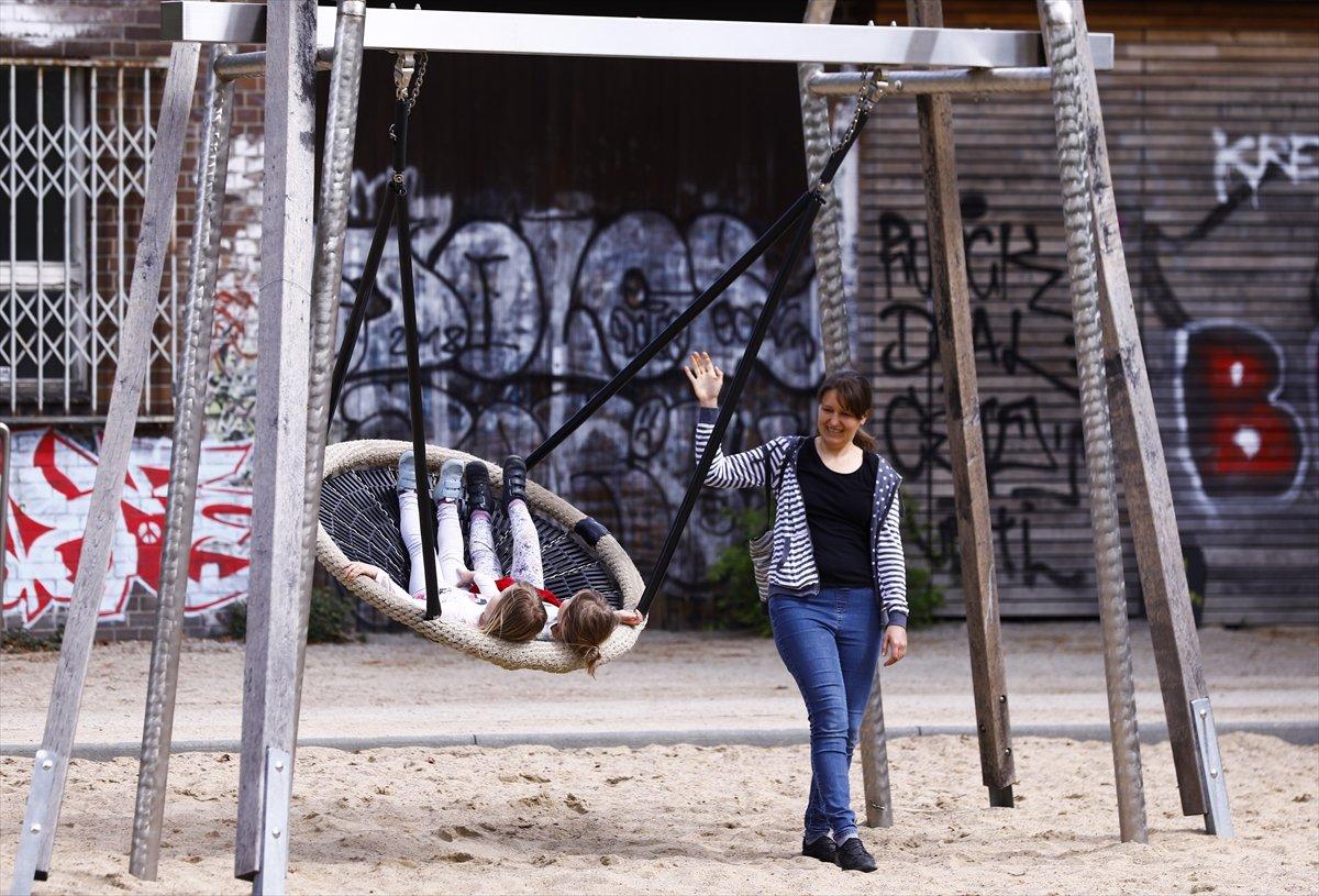 Almanya'da koronavirüs önlemleri gevşetiliyor