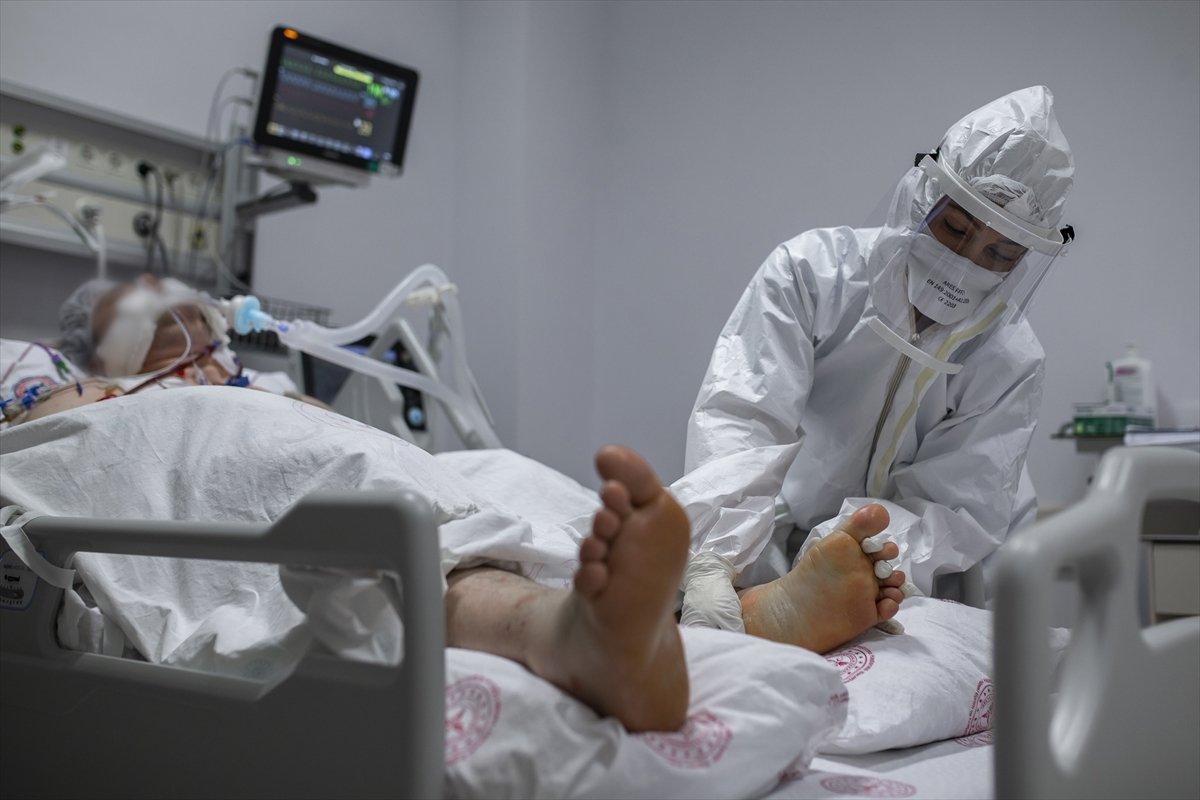 AA ekibi İstanbul'da, sağlıkçıların bir gününü takip etti