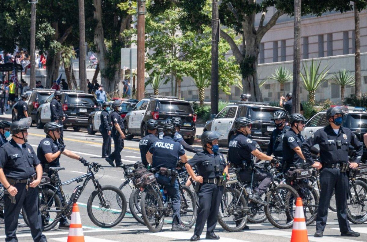 ABD’de binlerce kişiden ‘evde kal’ karşıtı protesto