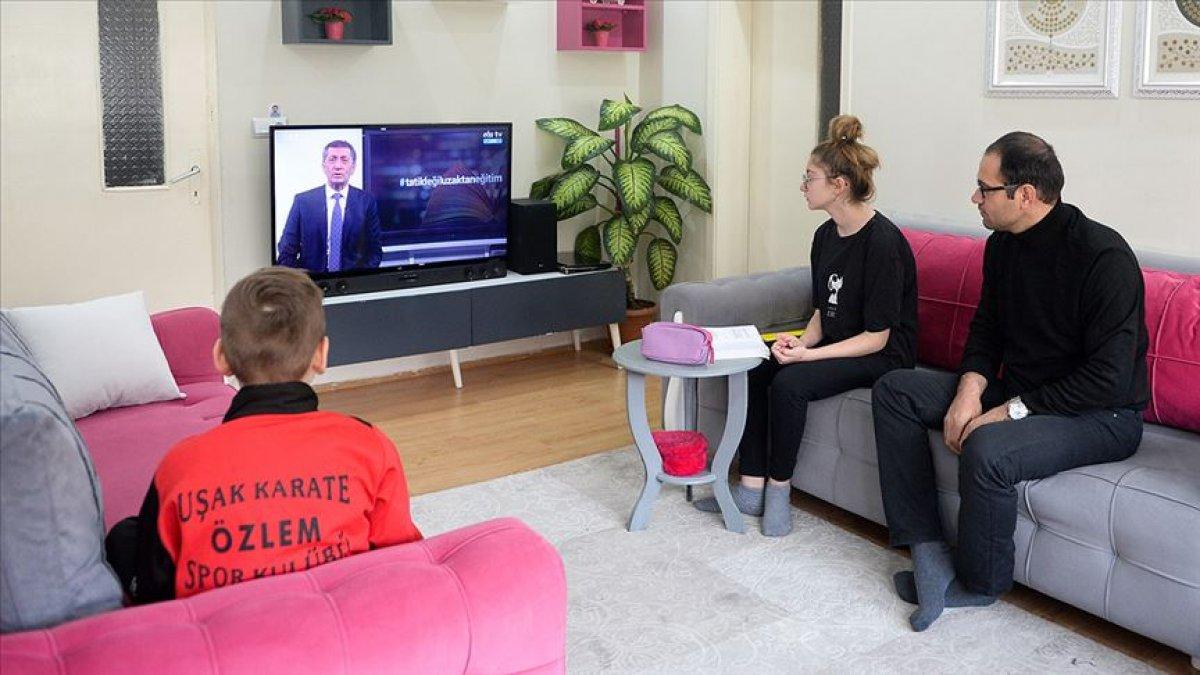 Uzaktan eğitimle ilgili merak edilen 18 soru cevap buldu