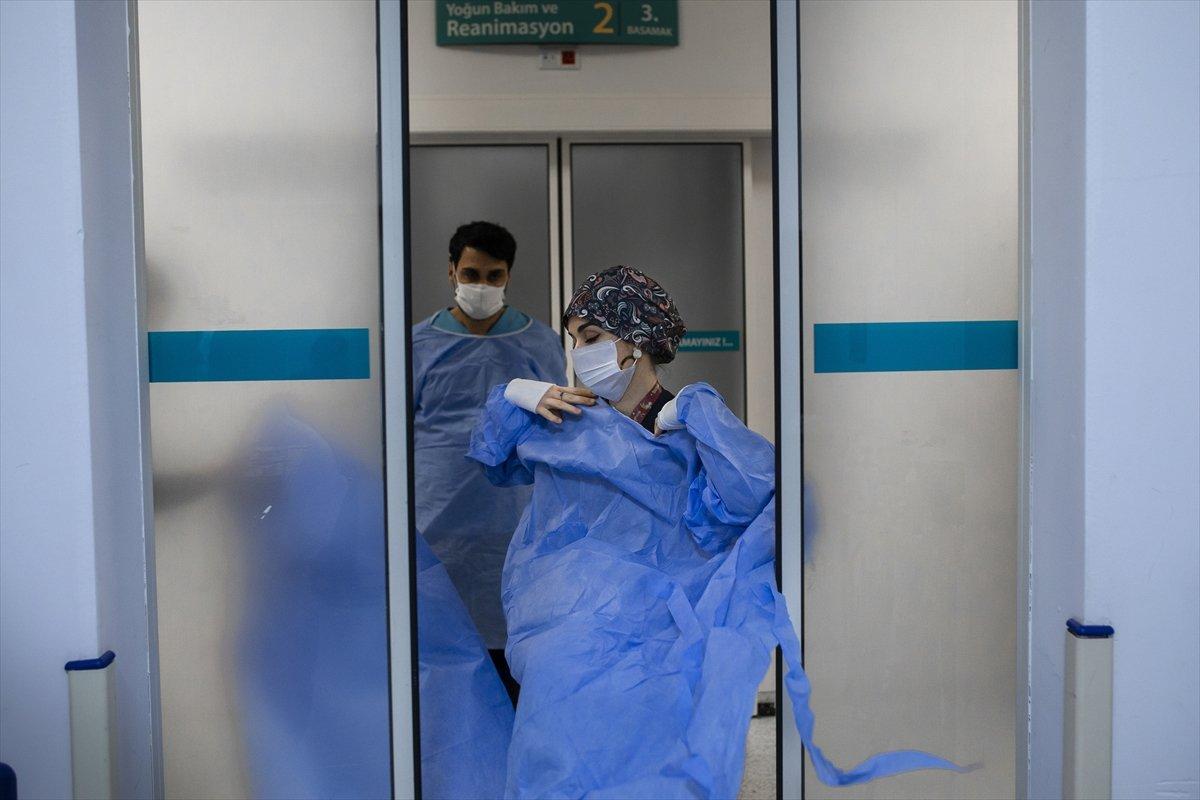 AA ekibi İstanbul'da, sağlıkçıların bir gününü takip etti