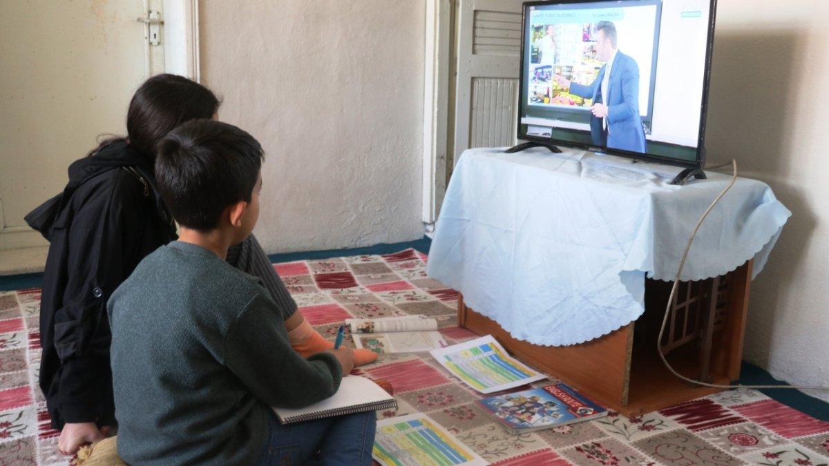 Uzaktan eğitimle ilgili merak edilen 18 soru cevap buldu