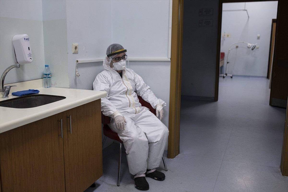 AA ekibi İstanbul'da, sağlıkçıların bir gününü takip etti