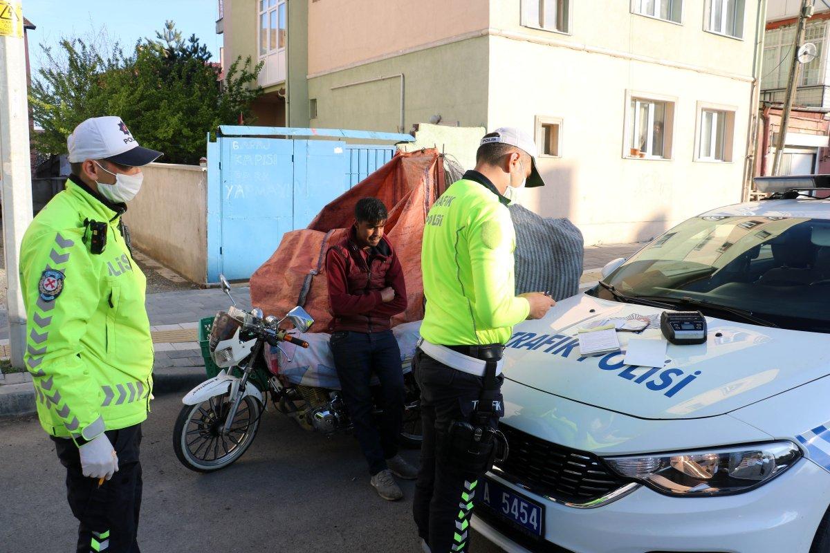 Kağıt toplayıcısı gence 5 bin lira ceza kesildi