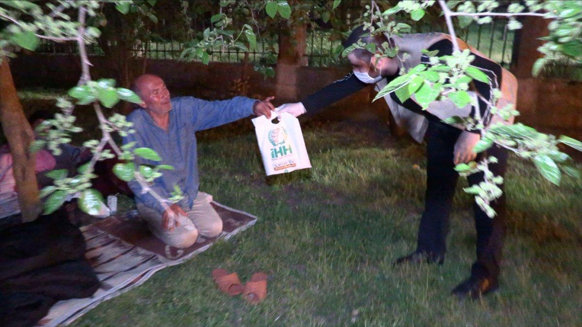 İHH’dan emniyet mensuplarına sahurluk ikramı