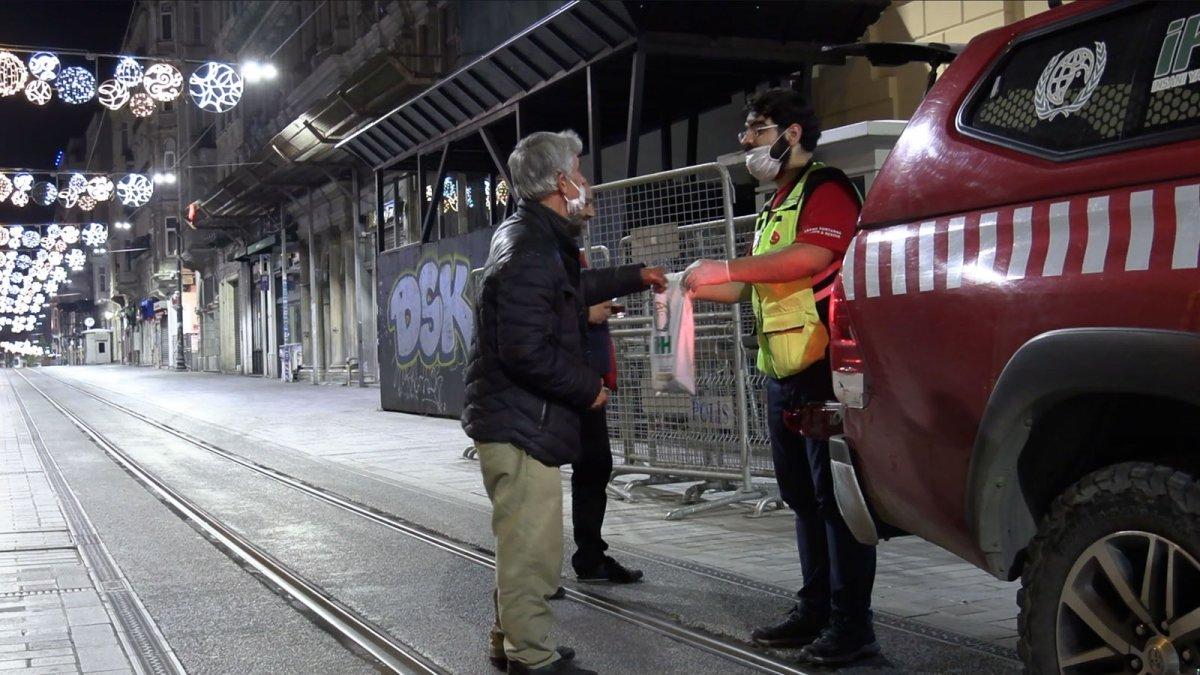 İHH’dan emniyet mensuplarına sahurluk ikramı