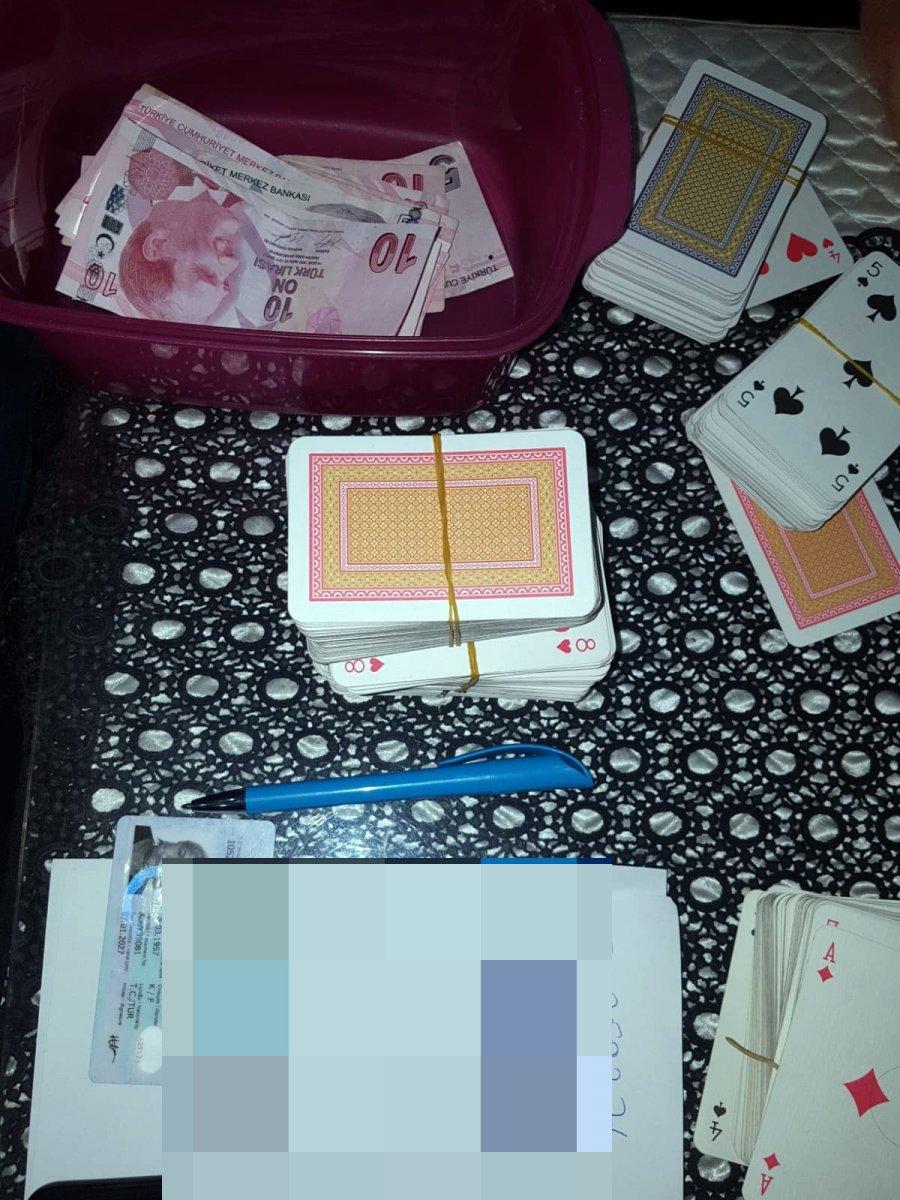 Adana'da kumar oynayan 40 kişi, suç üstü yakalandı