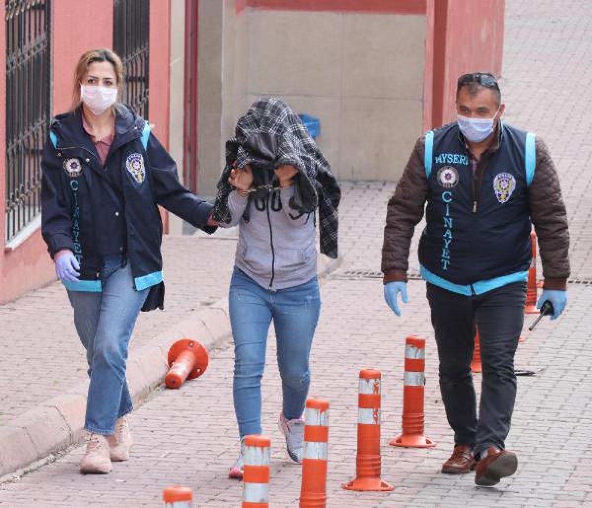 Kayseri'de birlikte yaşadığı adamı öldürdü