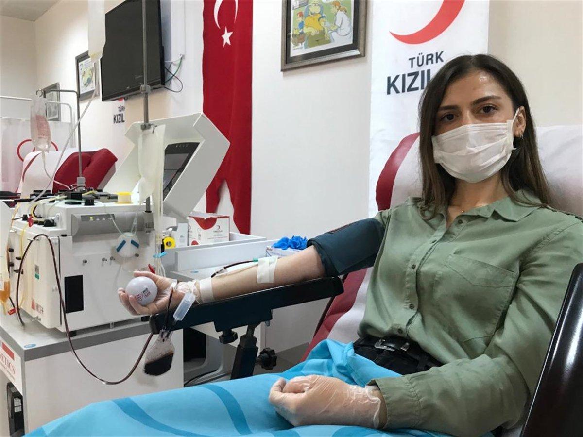 Koronavirüsü yenen doktor, immün plazma bağışı yaptı