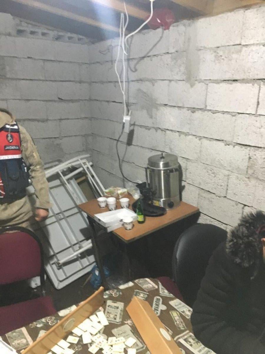 Garajda okey oynarken yakalanınca, kahkaha attılar