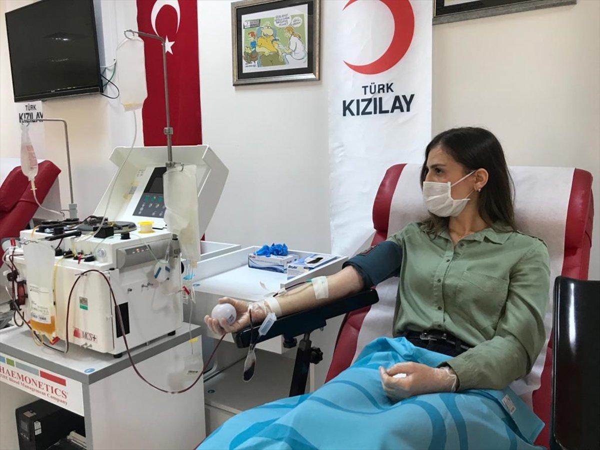 Koronavirüsü yenen doktor, immün plazma bağışı yaptı