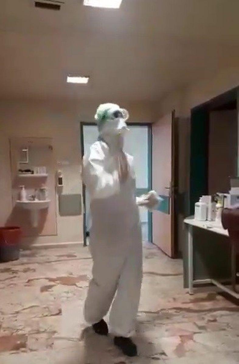 Yoğun bakım hastası kalmayan sağlıkçıların mutluluğu