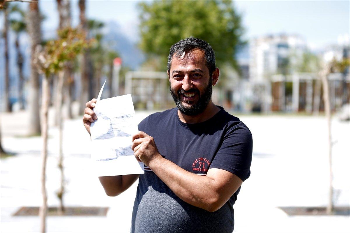 Konyaaltı sahilini boş görünce dayanamadı, cezayı yedi