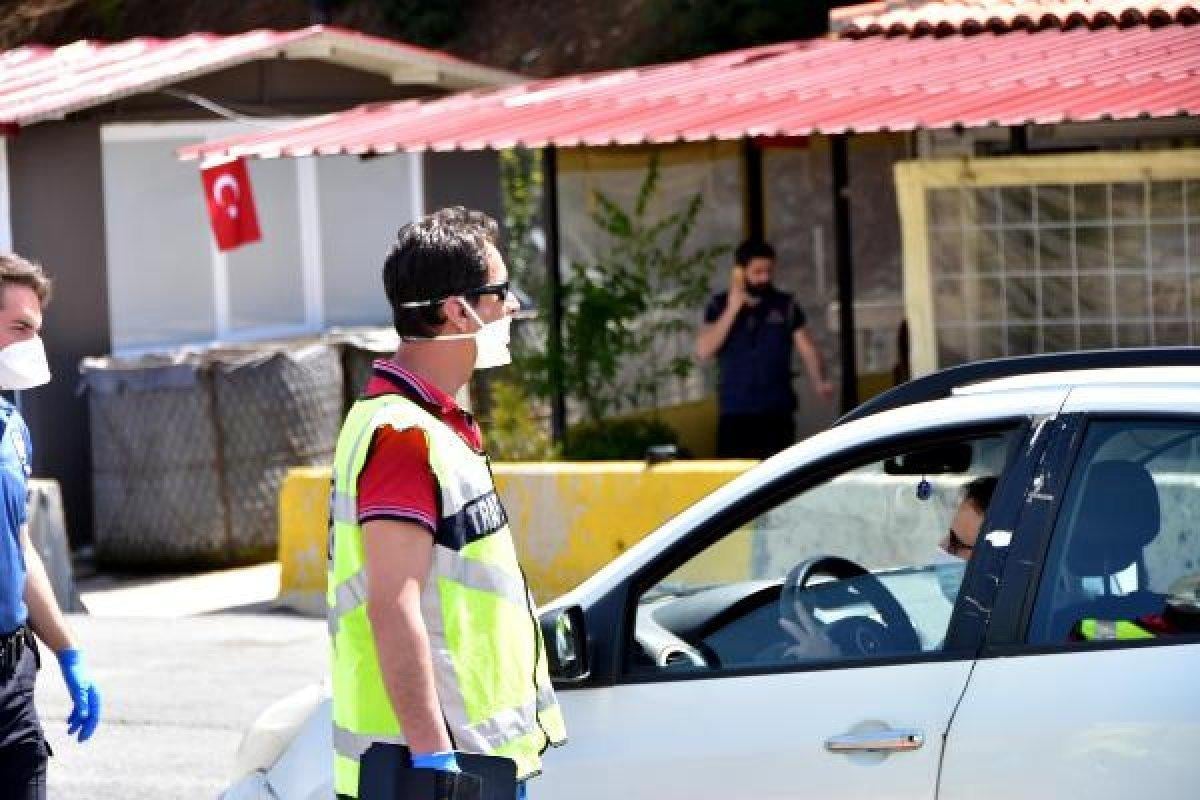 Muğla'da araç kuyruğu 4 kilometreye ulaştı