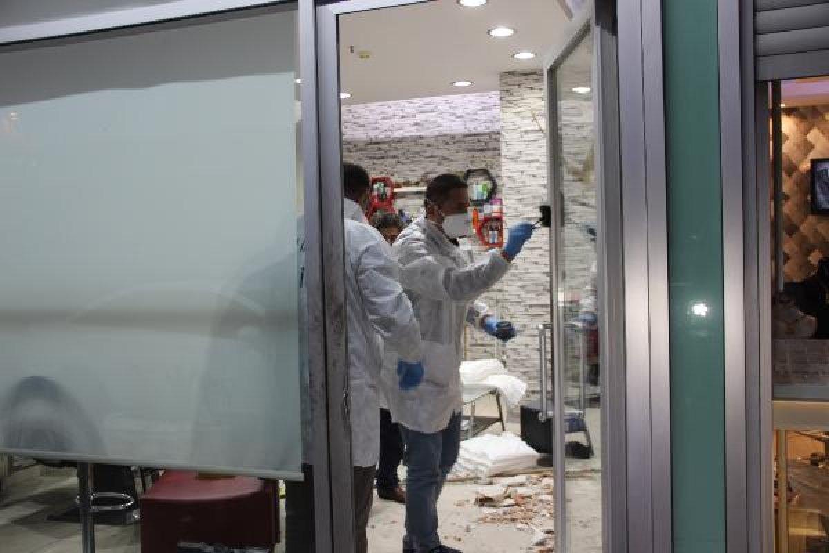 Duvarı kırıp, kuyumcudan 400 bin TL'lik altın çaldılar