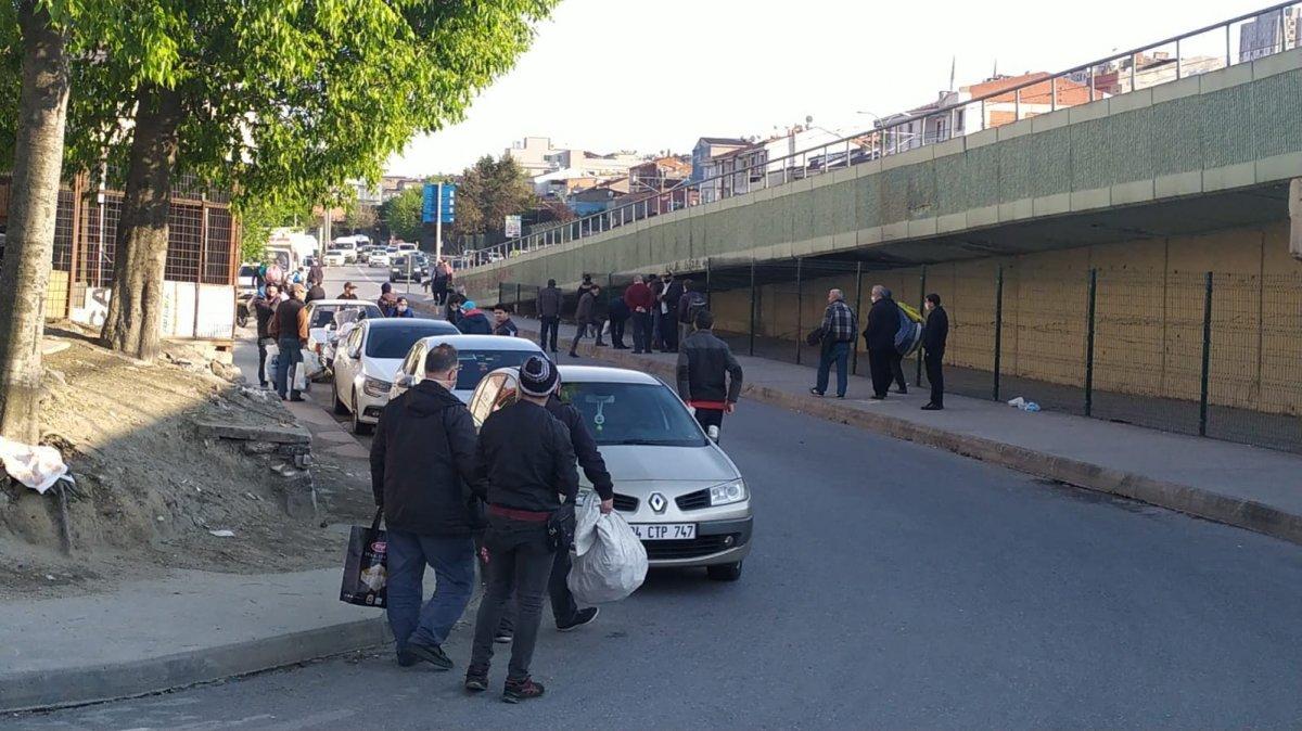 Bayrampaşa’da pes dedirten 'sosyal mesafe' görüntüsü