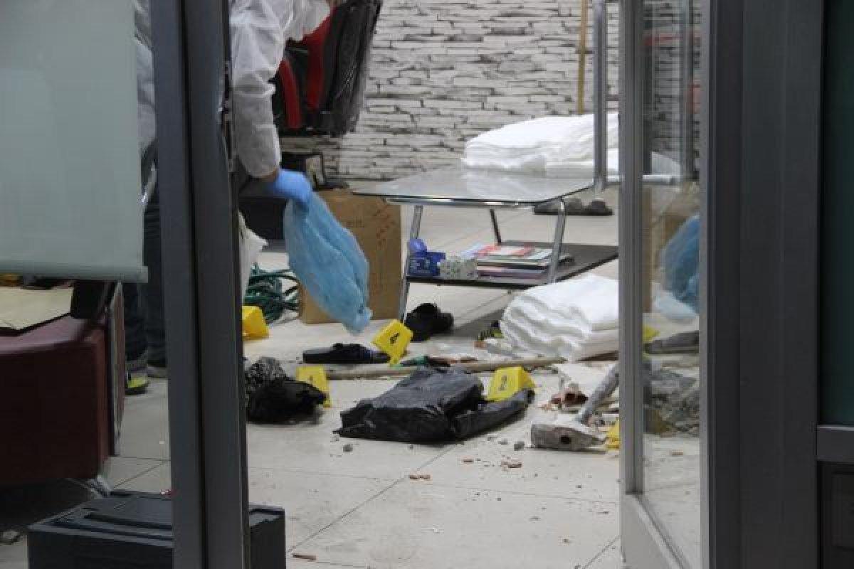 Duvarı kırıp, kuyumcudan 400 bin TL'lik altın çaldılar