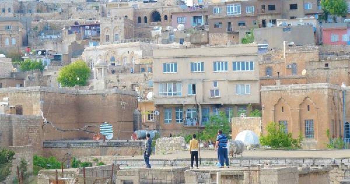 Sosyal medyadan haberleşip, her gün uçurtma uçuruyorlar