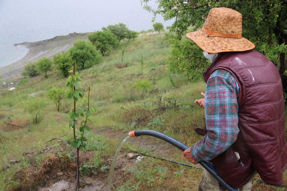 Ziya dede 4 saatlik izinde adasına koştu