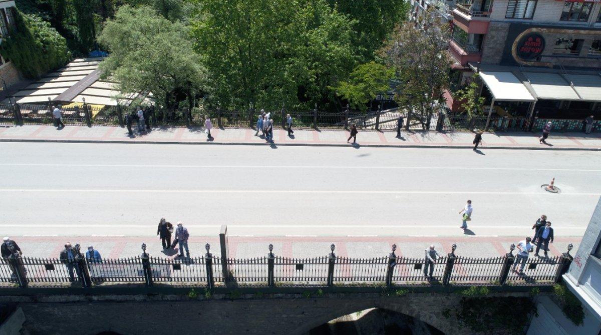 Bursa'da 65 yaş ve üzeri bankamatiğe koştu