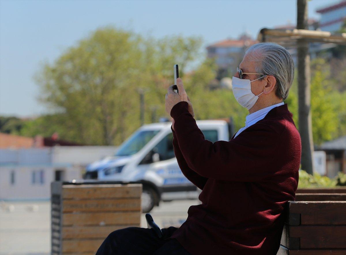 65 yaş üstü vatandaşlar dışarıya çıktı