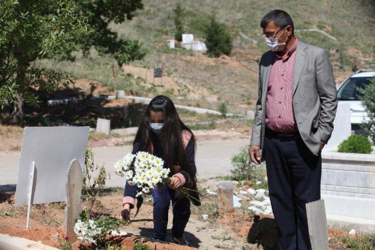 Emine Bulut'un kızı, annesinin mezarını ziyaret etti