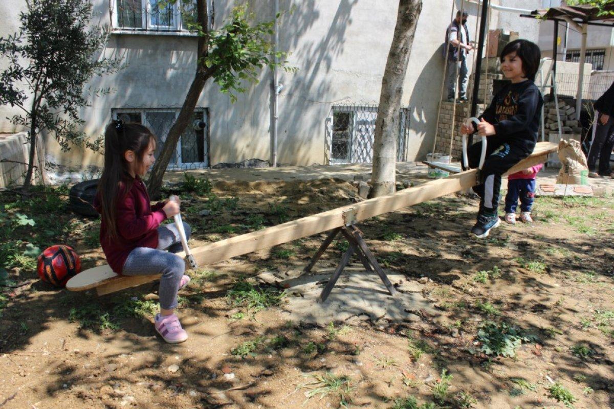 Çocukları istedi, babaları evin bahçesine park yaptı