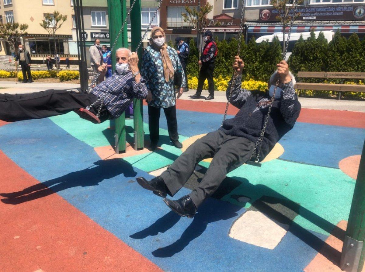 Üsküdar'da 65 yaş ve üzeri çocuklar gibi eğlendi