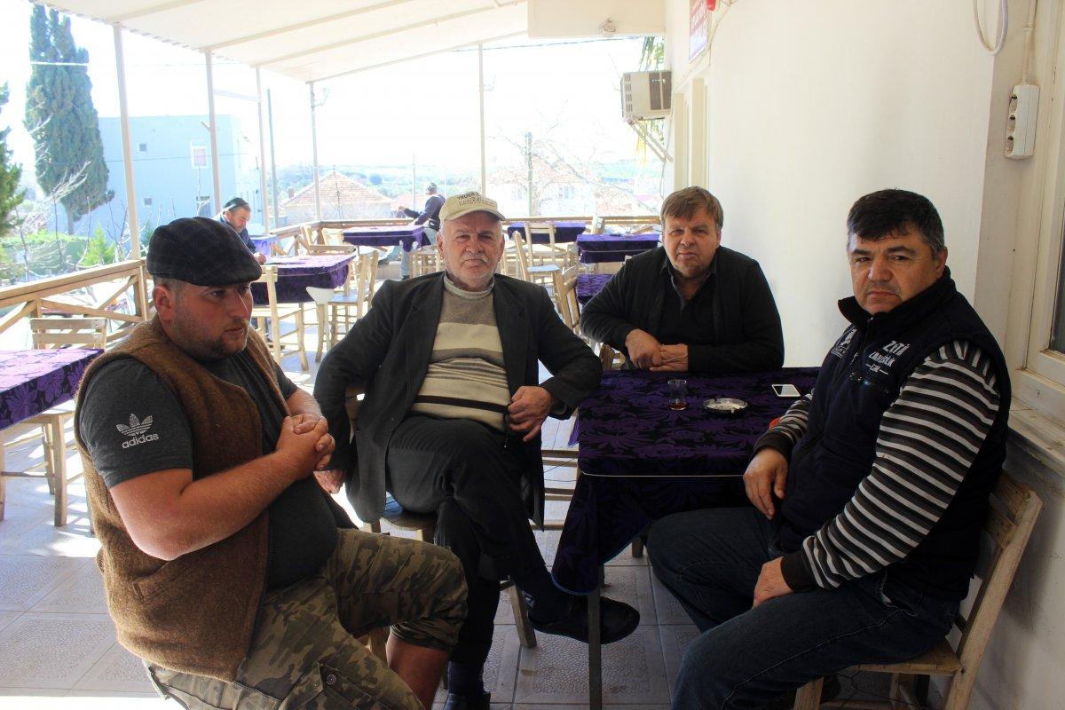 Çanakkale'de köy tabelası turistlerin ilgi odağı oldu