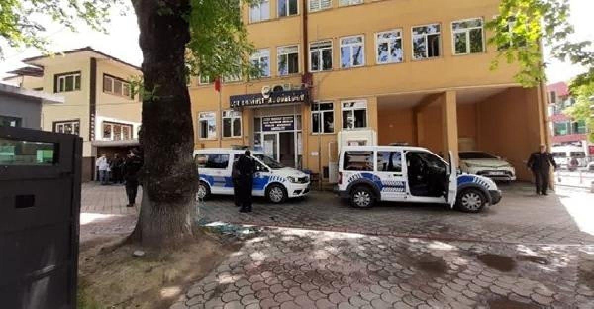 Sakarya’da husumetlisini öldüren muhtar teslim oldu
