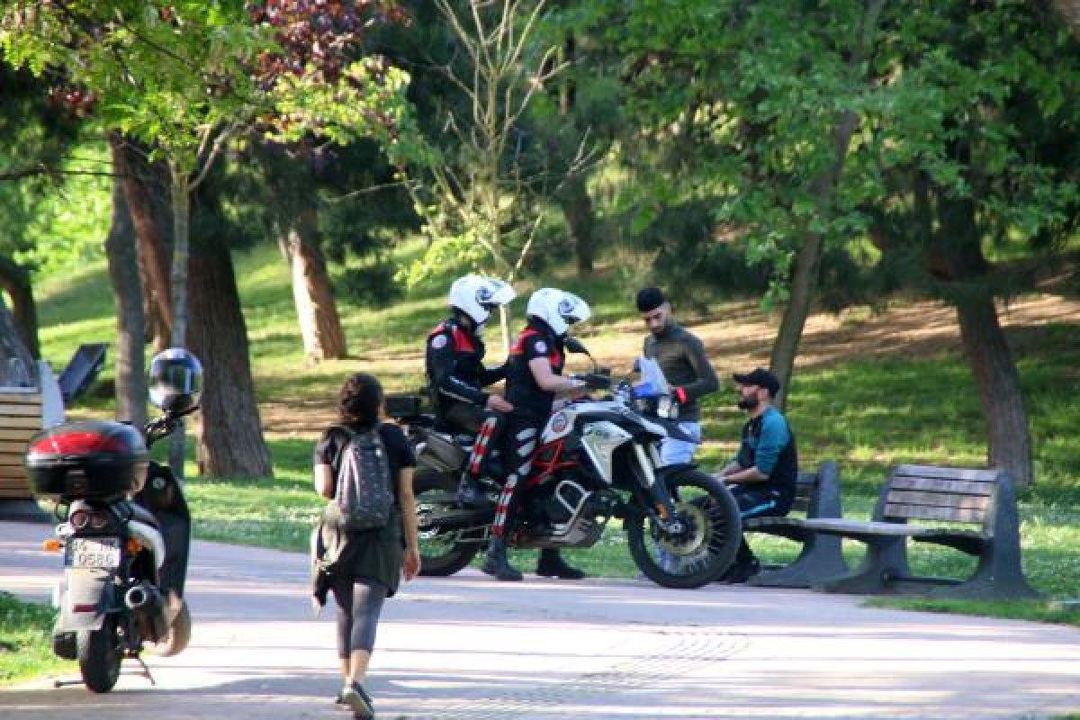 Maçka parkında polis önce uyardı, sonra dışarı çıkardı