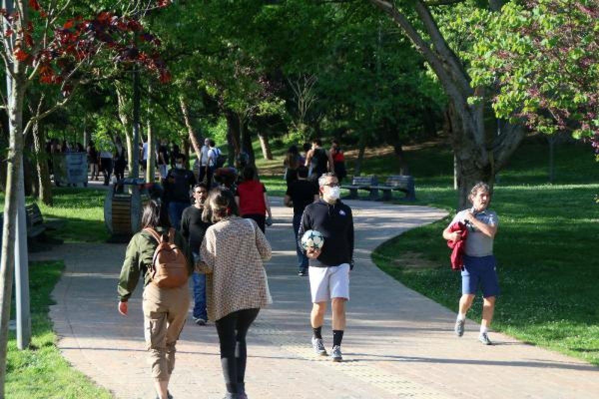 Maçka parkında polis önce uyardı, sonra dışarı çıkardı