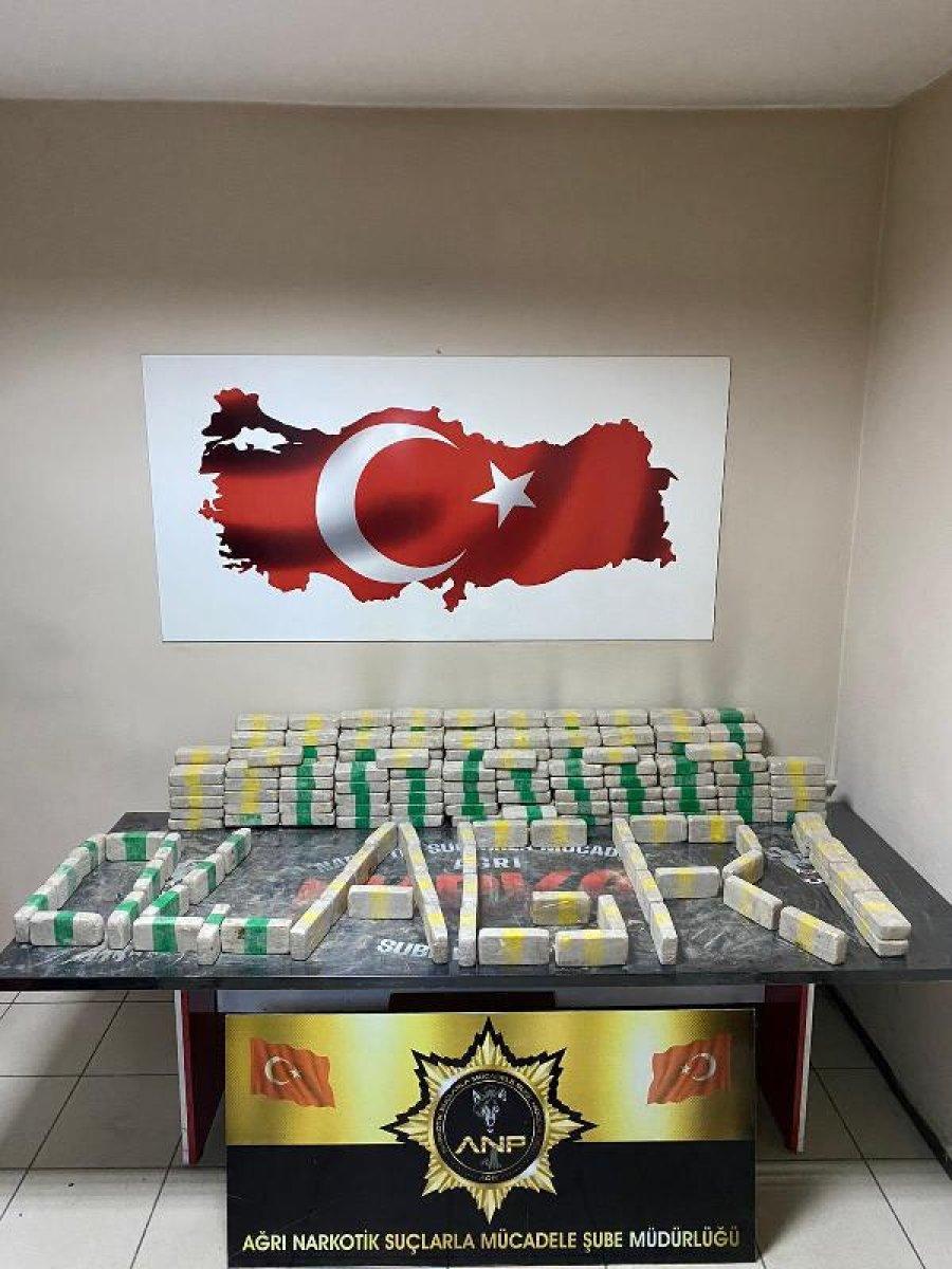 Ağrı'da uyuşturucu tacirlerine darbe: 12 milyon liralık eroin bulundu