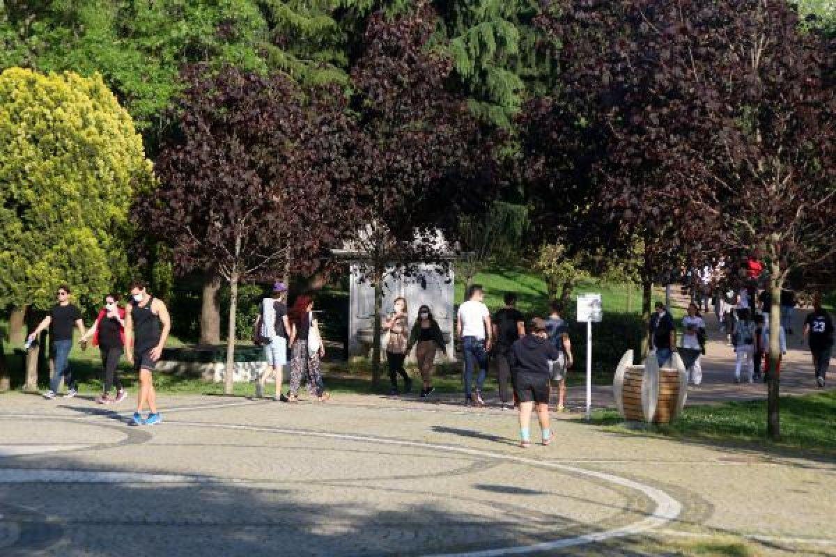 Maçka parkında polis önce uyardı, sonra dışarı çıkardı