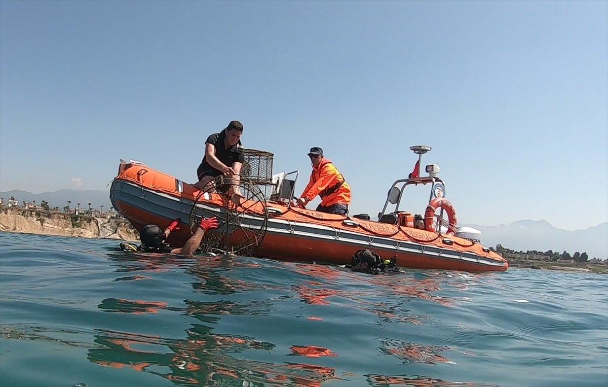 Hatay'da yasa dışı balık avlayan 3 kişiye 13 bin lira ceza