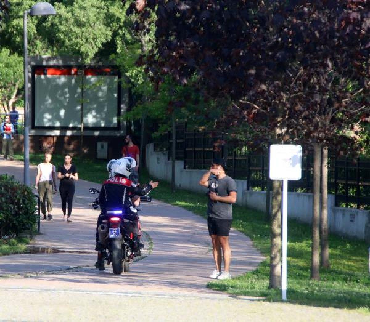 Maçka parkında polis önce uyardı, sonra dışarı çıkardı