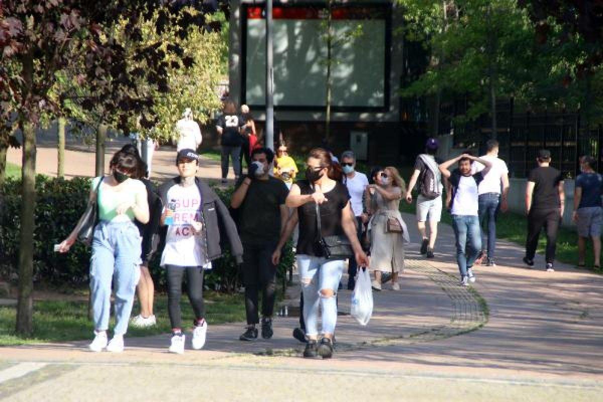 Maçka parkında polis önce uyardı, sonra dışarı çıkardı