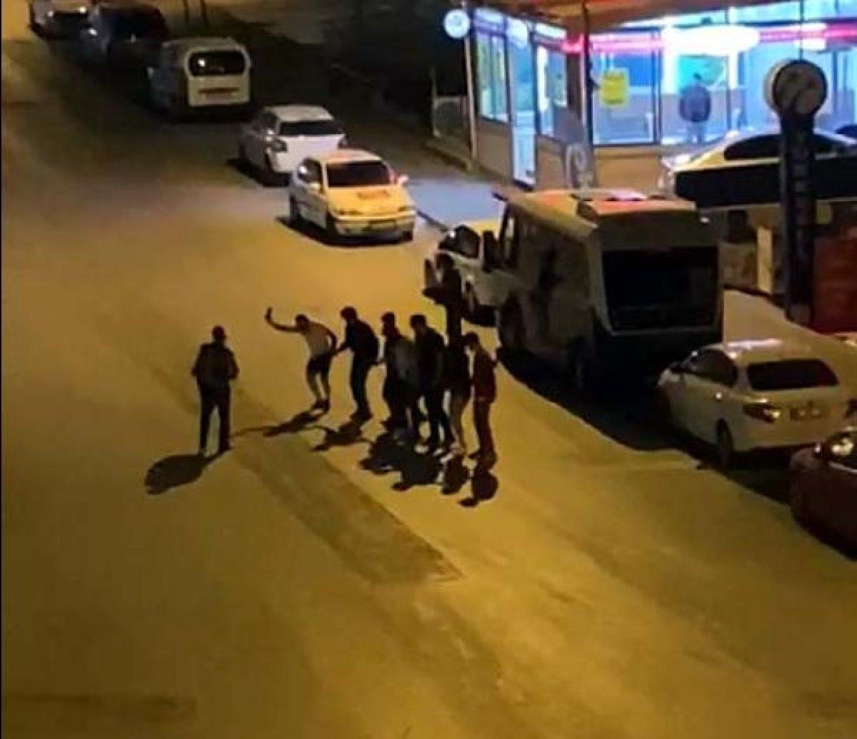 Sokak ortasında halay çeken 8 kişiye ceza