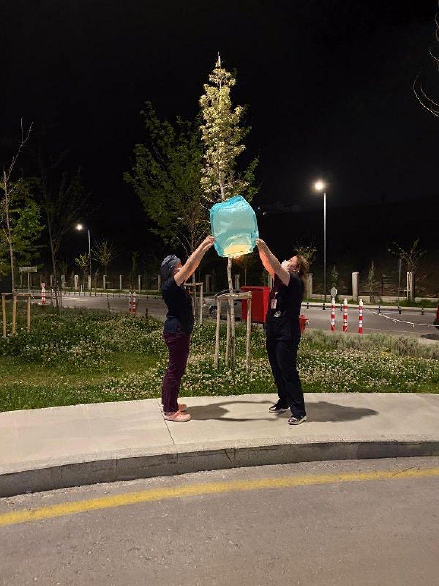 Koronanın bitmesi için gökyüzüne dilek feneri bıraktılar