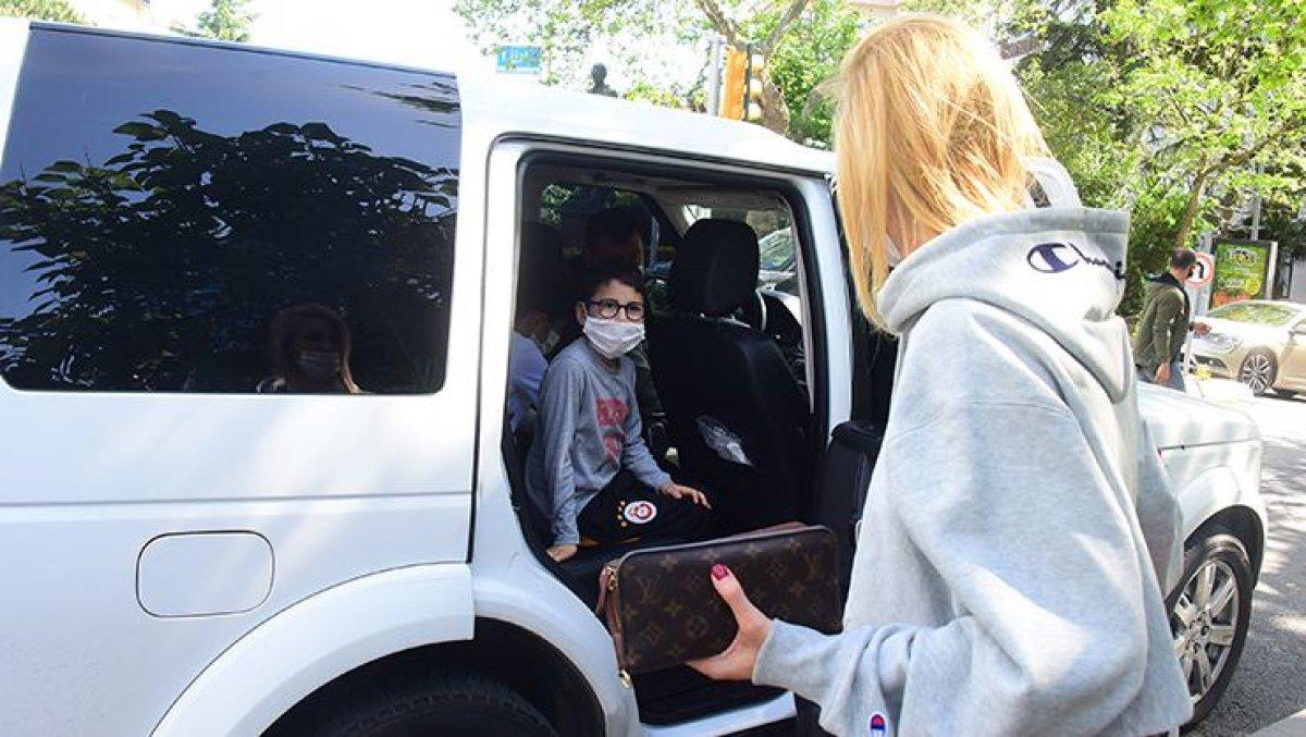 Çağla Şıkel yasak deldi