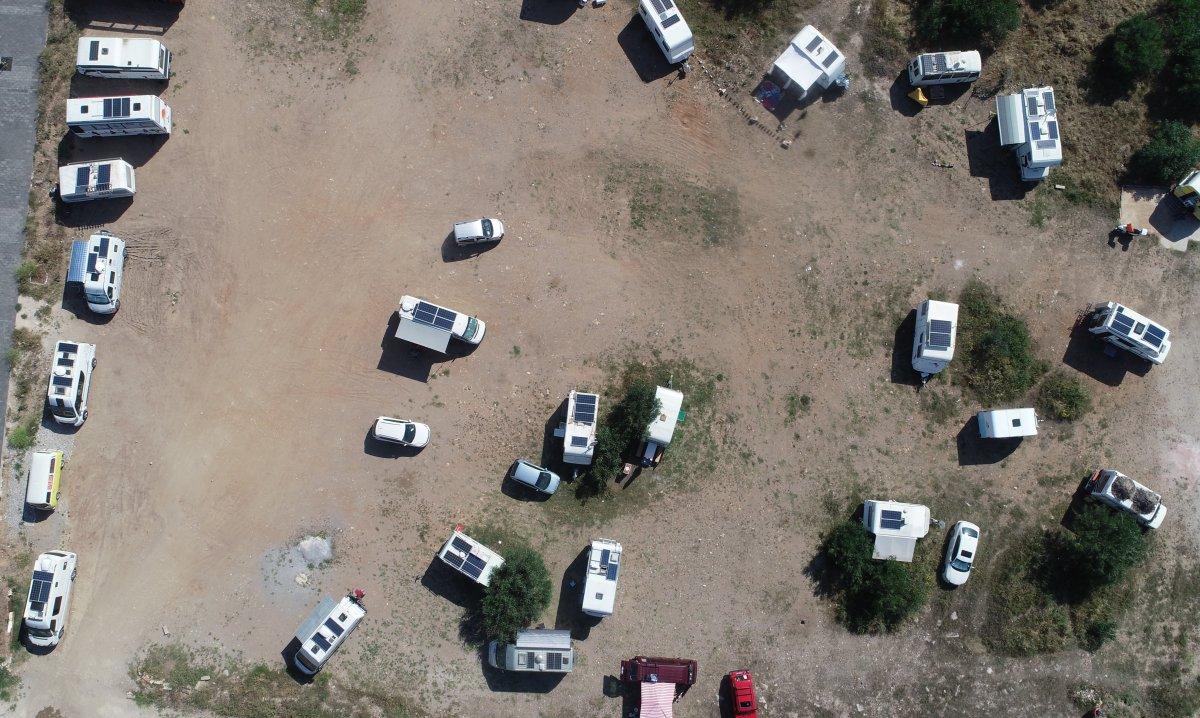 Denize sıfır noktalara yerleşen karavancılar sezonu açtı