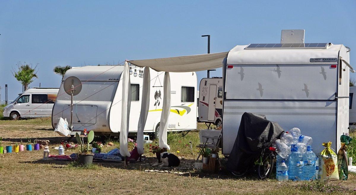 Denize sıfır noktalara yerleşen karavancılar sezonu açtı