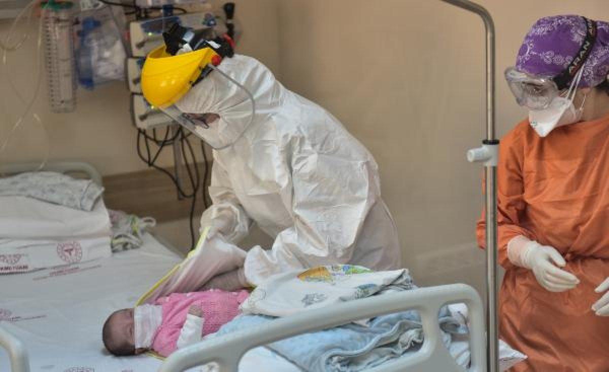 45 günlük Amine bebeğe maske takıldı