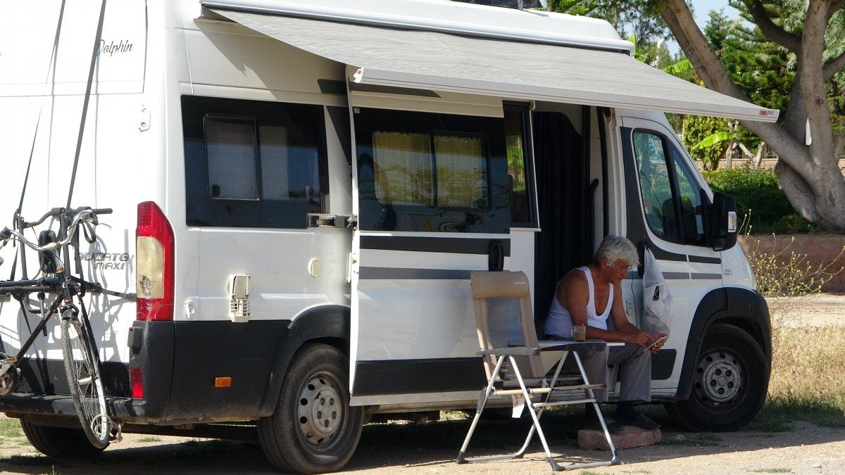 Denize sıfır noktalara yerleşen karavancılar sezonu açtı